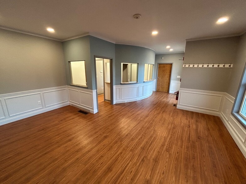 49 Atwood Rd, Pelham, NH for lease - Lobby - Image 2 of 9