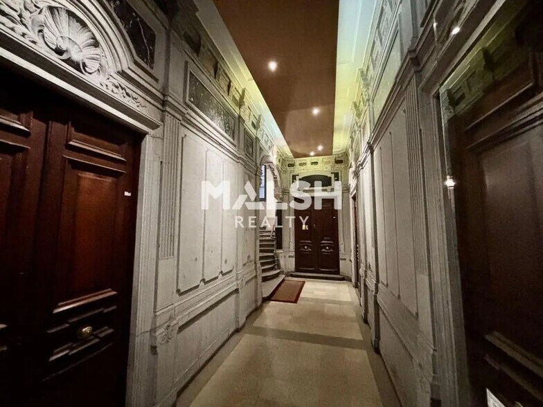 Office in Lyon for lease - Interior Photo - Image 2 of 11