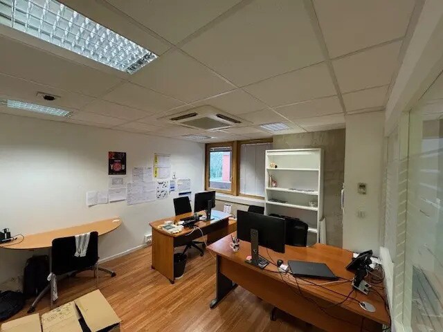 Office in Saint-Étienne for lease - Interior Photo - Image 2 of 15