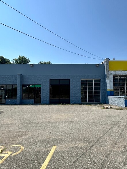 451 Memorial Dr, Chicopee, MA for lease - Building Photo - Image 2 of 5