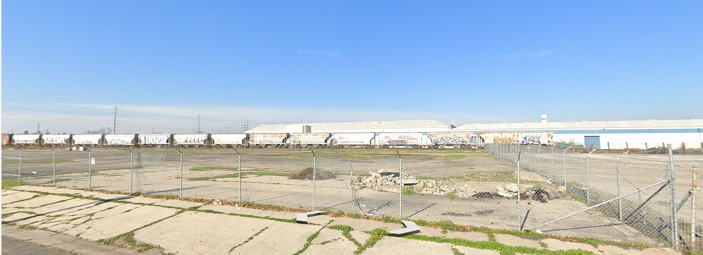 2025 E Weber Ave, Stockton, CA for lease - Building Photo - Image 3 of 4