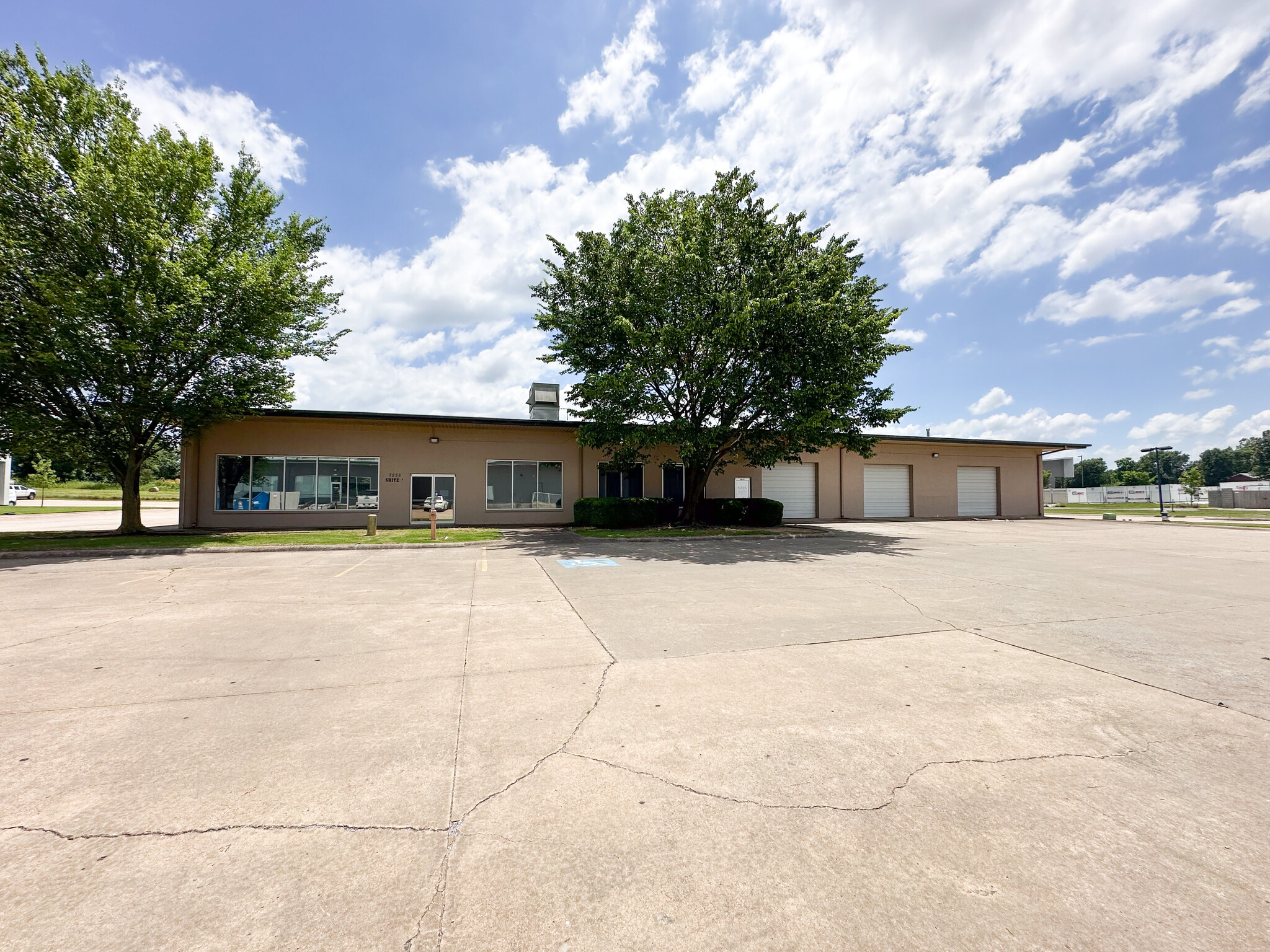 1395 E Henri De Tonti Blvd, Springdale, AR for lease Building Photo- Image 1 of 52