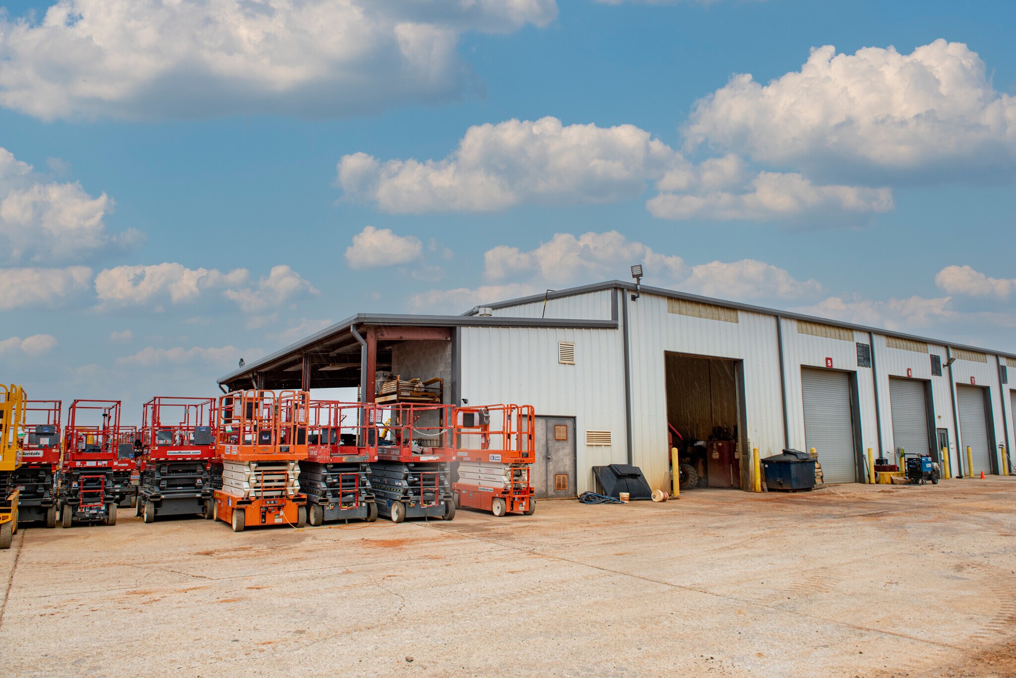 376 Dan Tibbs Rd NW, Huntsville, AL 35806 United Rentals Warehouse