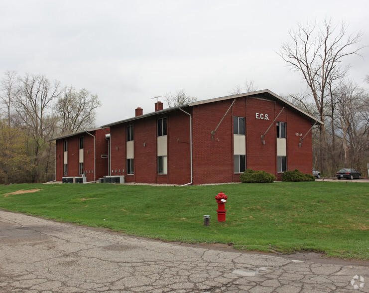 23555 Northwestern Hwy, Southfield, MI for lease - Primary Photo - Image 1 of 4