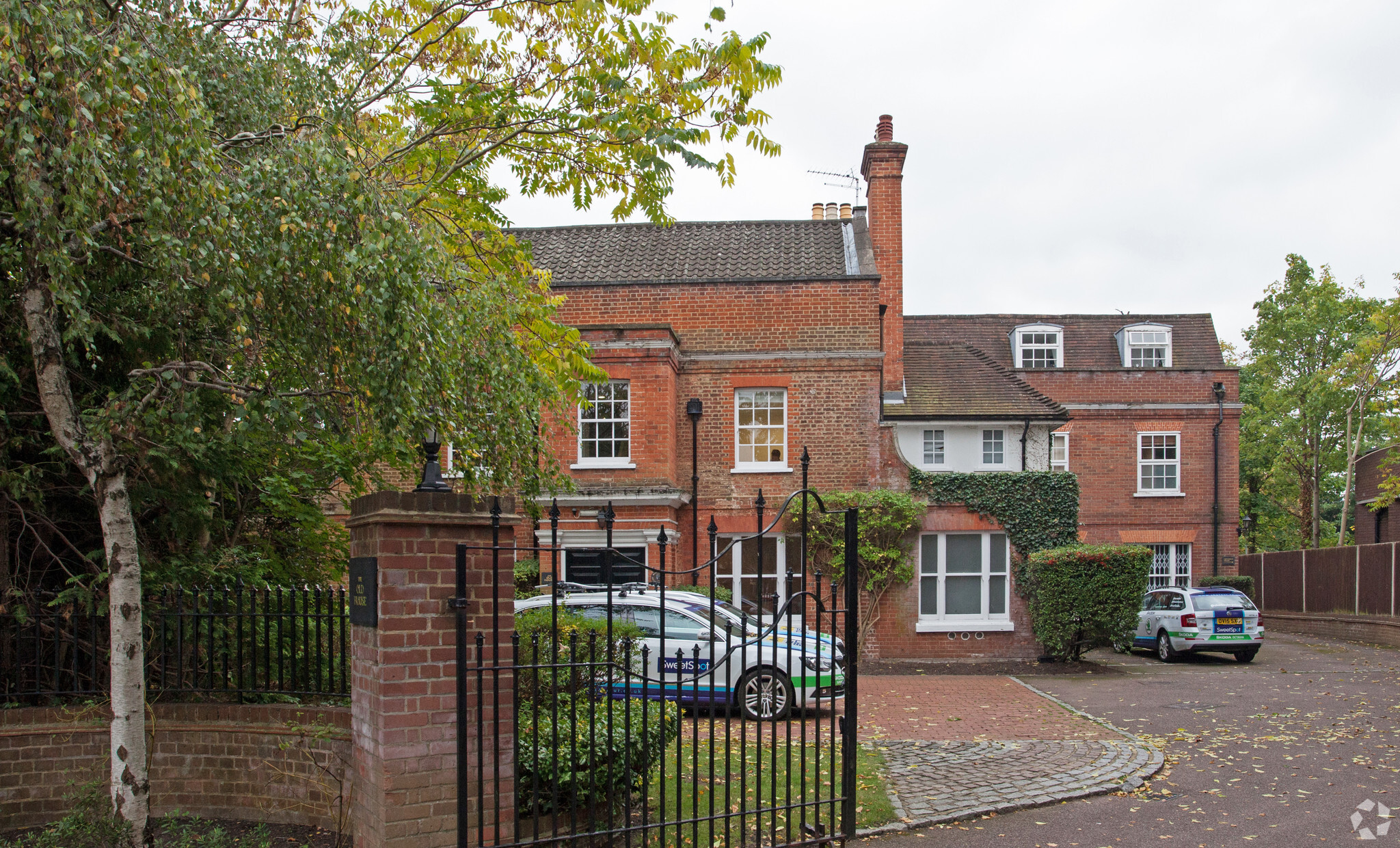 4-4A Heath Rd, Weybridge for sale Primary Photo- Image 1 of 7