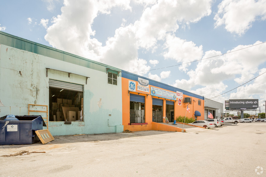 250-350 NE 183rd St, Miami, FL for lease - Building Photo - Image 3 of 4