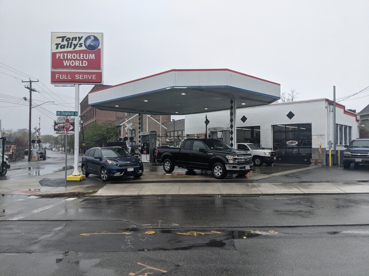 27 Maplewood Ave, Gloucester, MA 01930