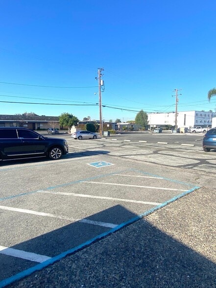 210 W College St, Covina, CA for sale - Building Photo - Image 3 of 6