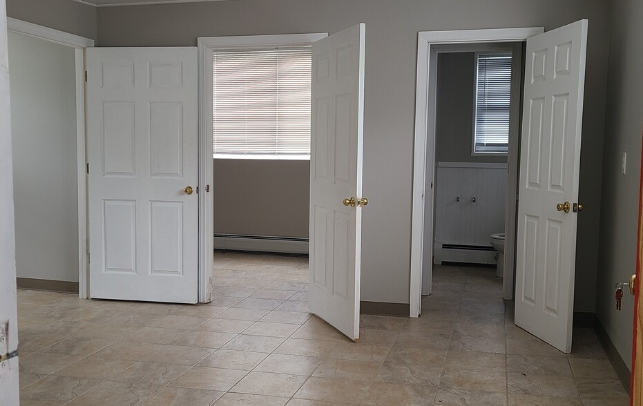 9-13 Ackerman Ave, Emerson, NJ for lease - Building Photo - Image 3 of 7