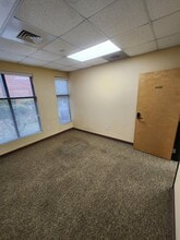 302 Davis Grove Cir, Cary, NC for lease Interior Photo- Image 2 of 4