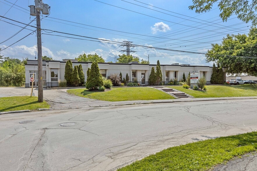 1790-1798 Courtwood Cres, Ottawa, ON for lease - Building Photo - Image 1 of 3