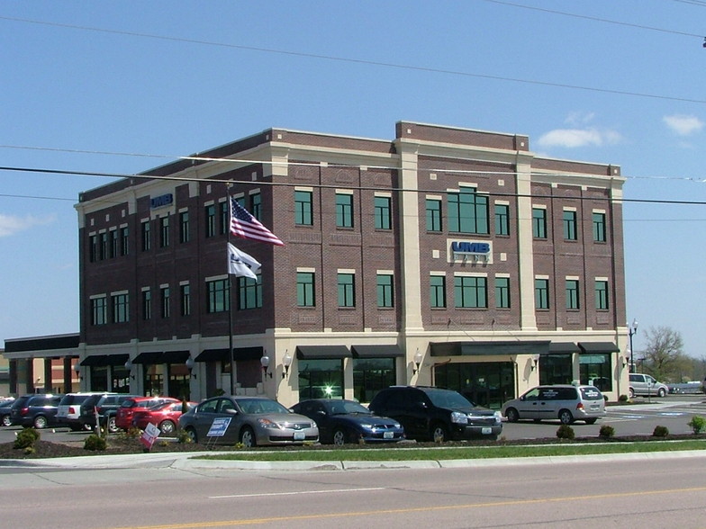 1211 N Belt Hwy, Saint Joseph, MO for lease - Primary Photo - Image 1 of 3