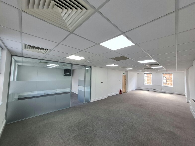 5-6 Church St, Twickenham for lease - Building Photo - Image 2 of 10