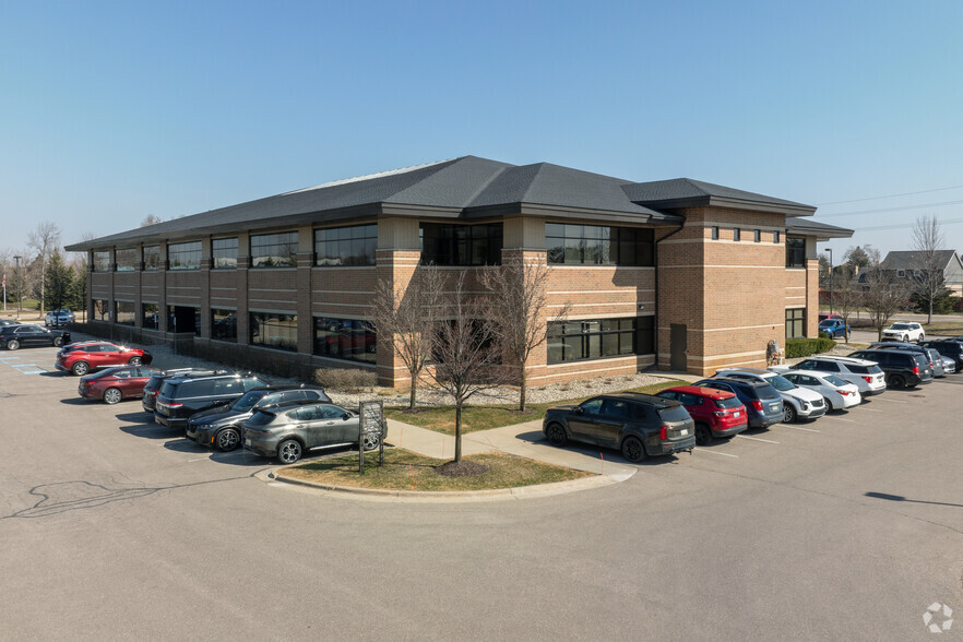 39475 Lewis Dr, Novi, MI for lease - Building Photo - Image 3 of 8