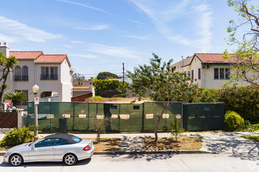 930 S Mansfield Ave, Los Angeles, CA for sale - Building Photo - Image 2 of 10