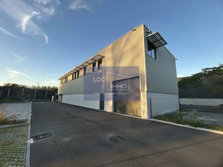 Flex in Gradignan for lease - Building Photo - Image 1 of 9