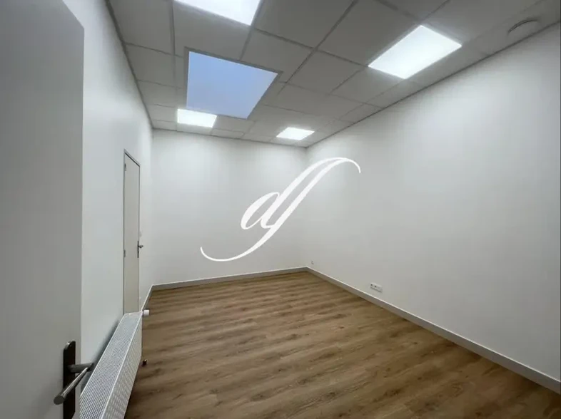 Multifamily in Paris for sale - Interior Photo - Image 3 of 7