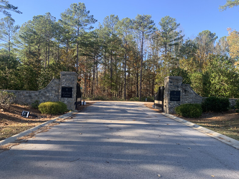 100 Harbor Point Road, Seneca, SC for sale - Primary Photo - Image 1 of 7