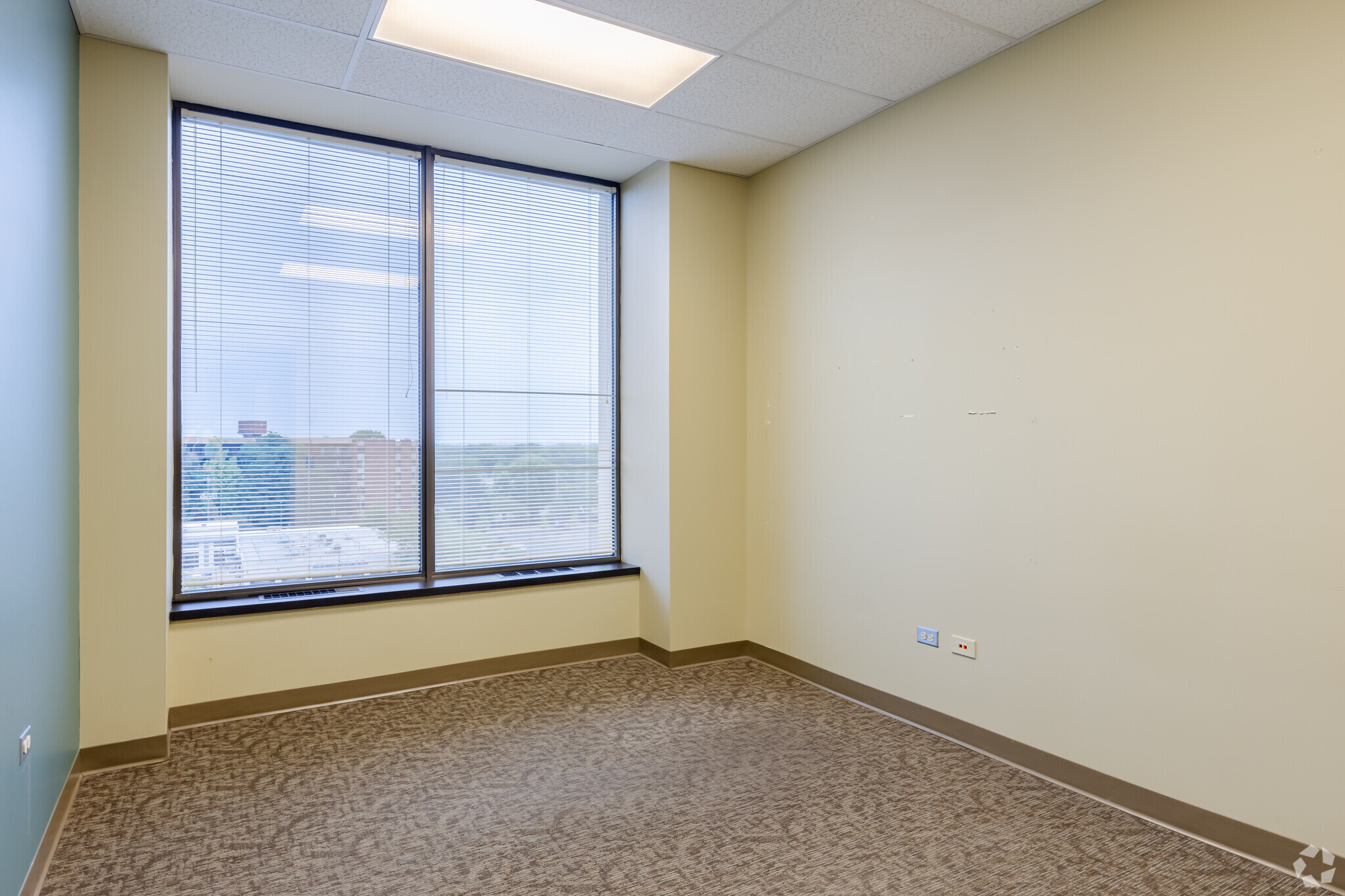 4709-4711 Golf Rd, Skokie, IL for lease Interior Photo- Image 1 of 7