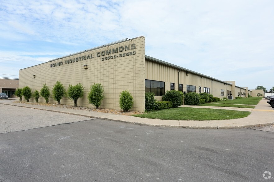 35500-35580 Mound Rd, Sterling Heights, MI for lease - Building Photo - Image 1 of 5