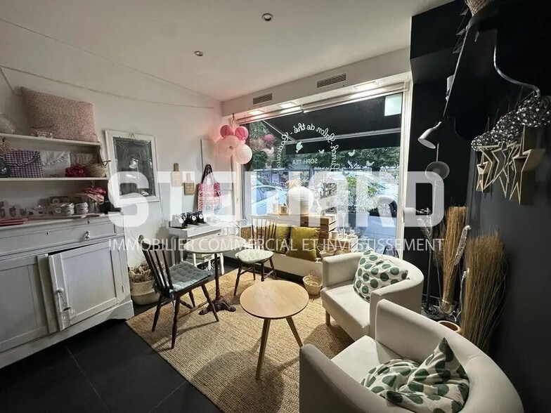 Retail in VILLENEUVE-D'ASCQ for lease - Interior Photo - Image 2 of 13