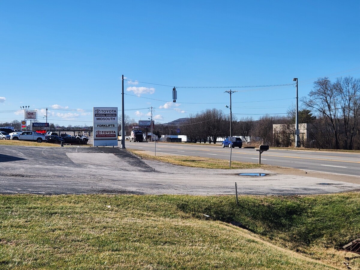 2714 Russellville Rd, Bowling Green, KY 42101