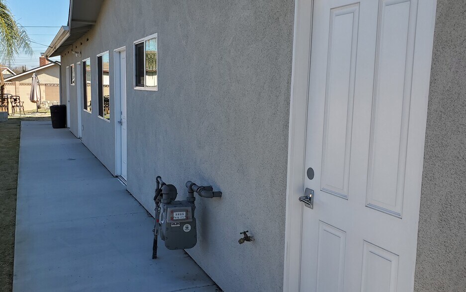 7245 Harding Cir, Buena Park, CA for sale - Building Photo - Image 3 of 14