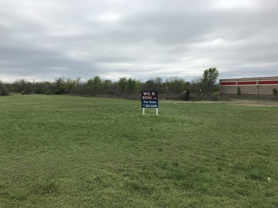 4000 Campus Dr, Fort Worth, TX for sale Primary Photo- Image 1 of 8