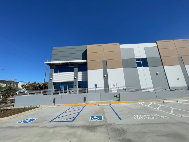 980 Marlborough Ave, Riverside, CA for lease - Building Photo - Image 3 of 20