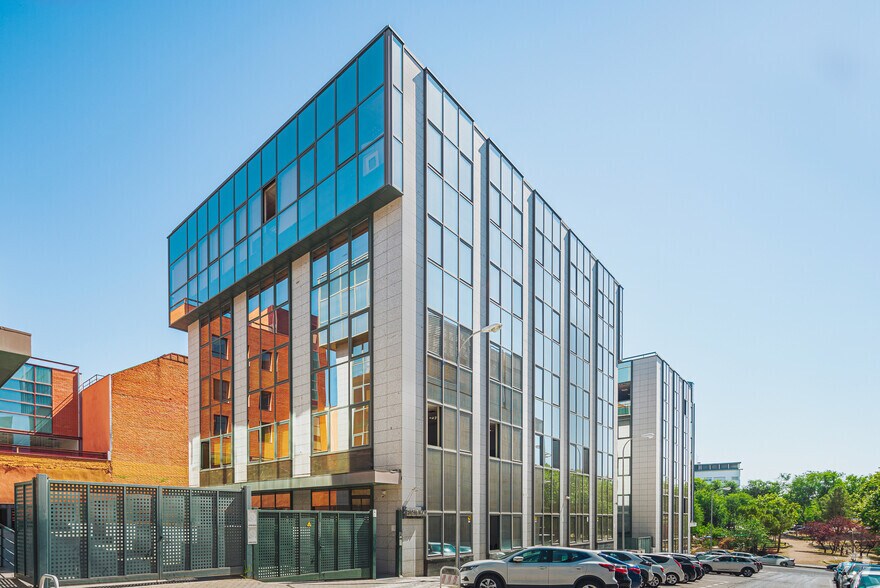 Calle Foronda, 4, Madrid, Madrid for sale - Primary Photo - Image 1 of 1