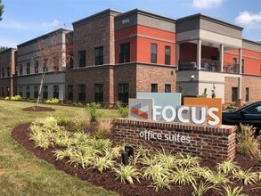 9541 Julian Clark Ave, Huntersville, NC for lease Building Photo- Image 1 of 4