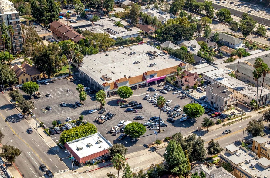 452 N Los Robles Ave, Pasadena, CA for sale - Primary Photo - Image 1 of 1