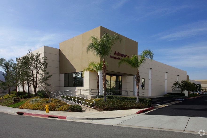 220 Crouse Dr, Corona, CA for lease - Primary Photo - Image 1 of 8