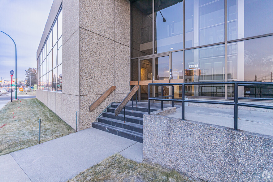 12315 Stony Plain Rd NW, Edmonton, AB for lease - Building Photo - Image 3 of 4