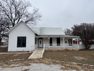 More details for 608 W Wallace St, San Saba, TX - Retail for Sale