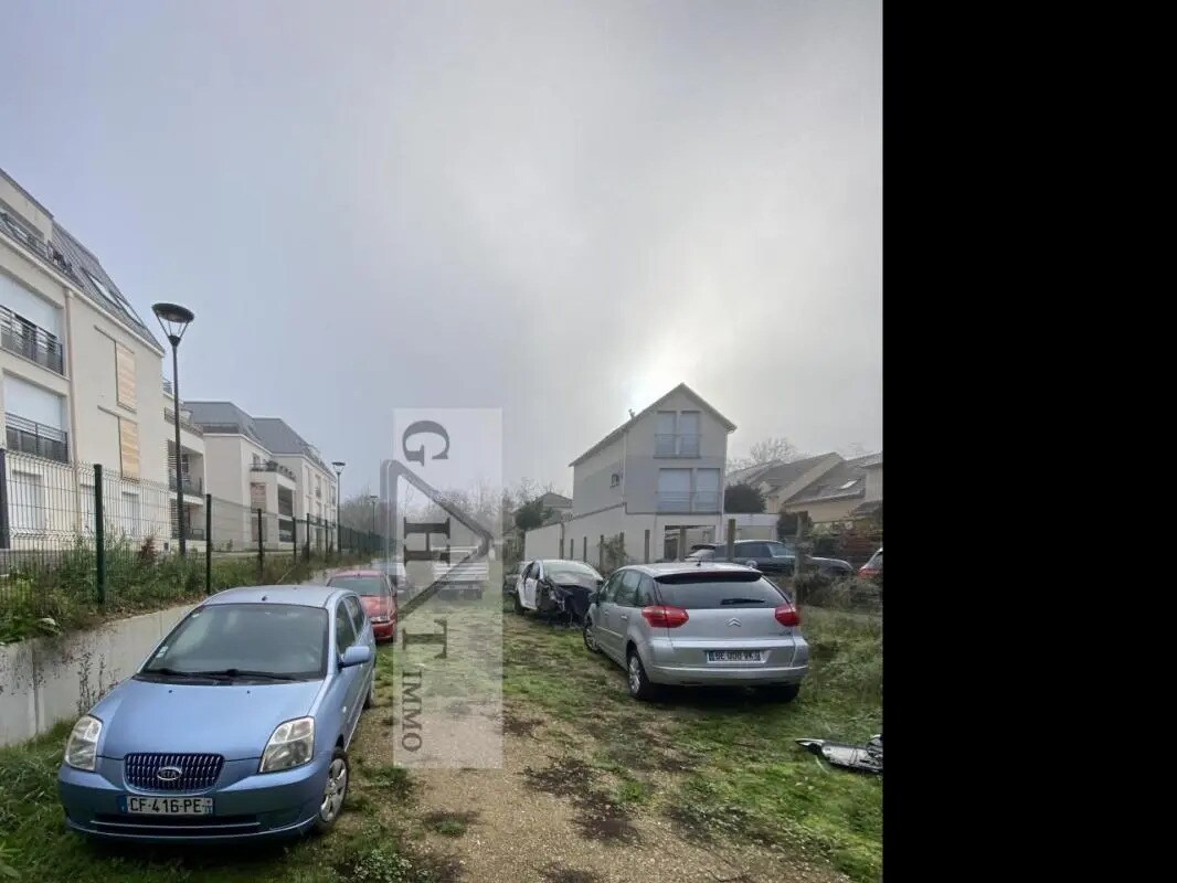 Industrial in Boissy-Saint-Léger for sale Building Photo- Image 1 of 2