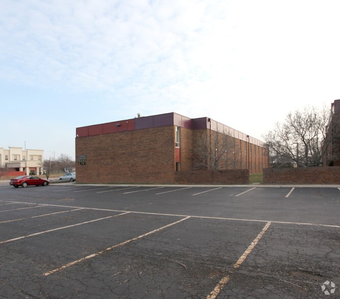 2101 S Hamilton Rd, Columbus, OH for lease - Building Photo - Image 3 of 12