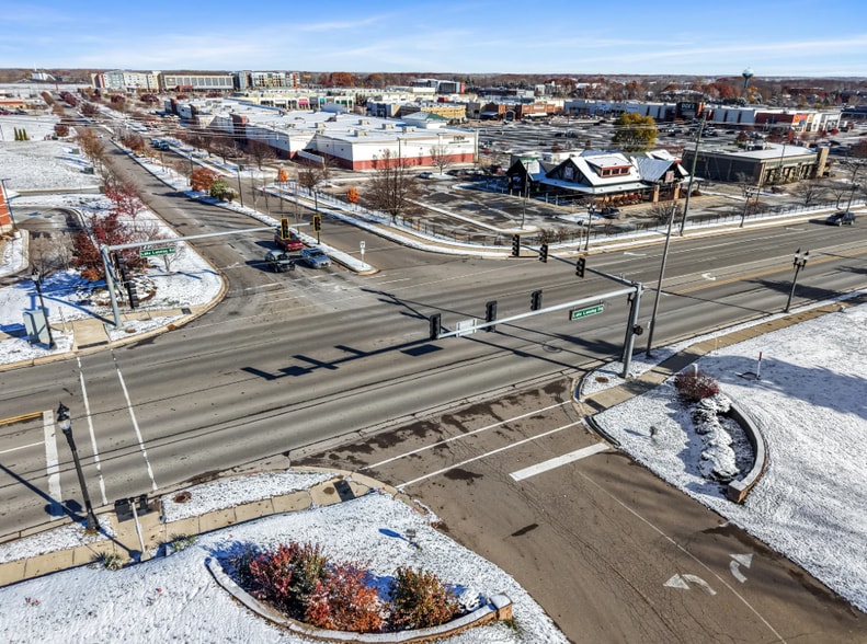 2300 Lake Lansing Rd, Lansing, MI for sale - Building Photo - Image 3 of 5