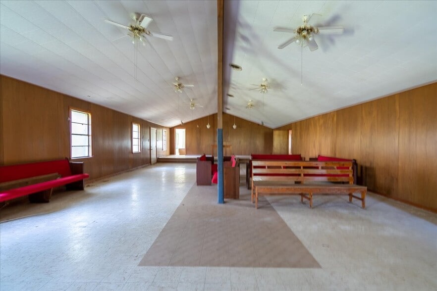 2307 Irving St, West Orange, TX for sale - Interior Photo - Image 3 of 15