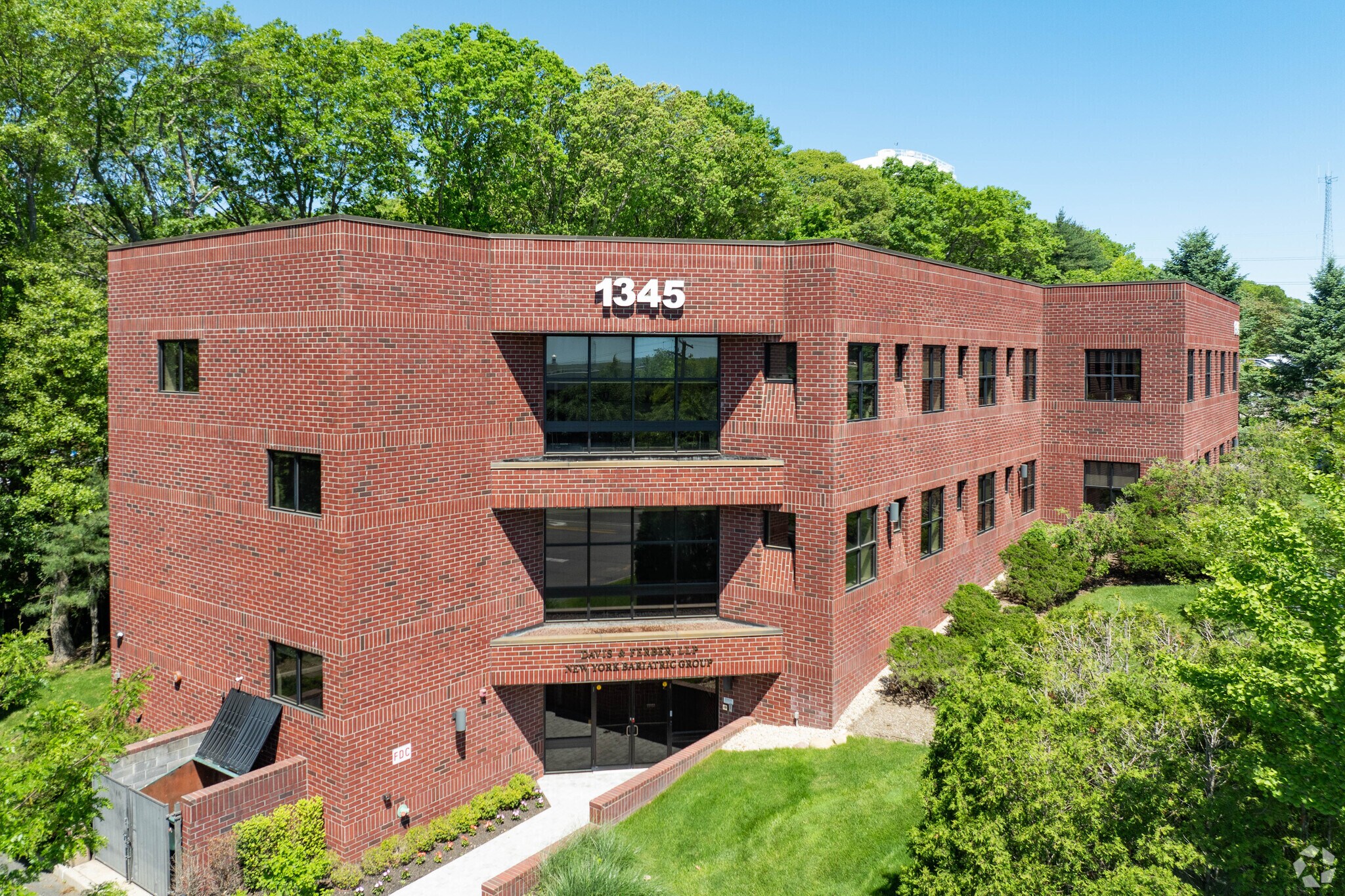 1345 Motor Pky, Islandia, NY for sale Primary Photo- Image 1 of 1