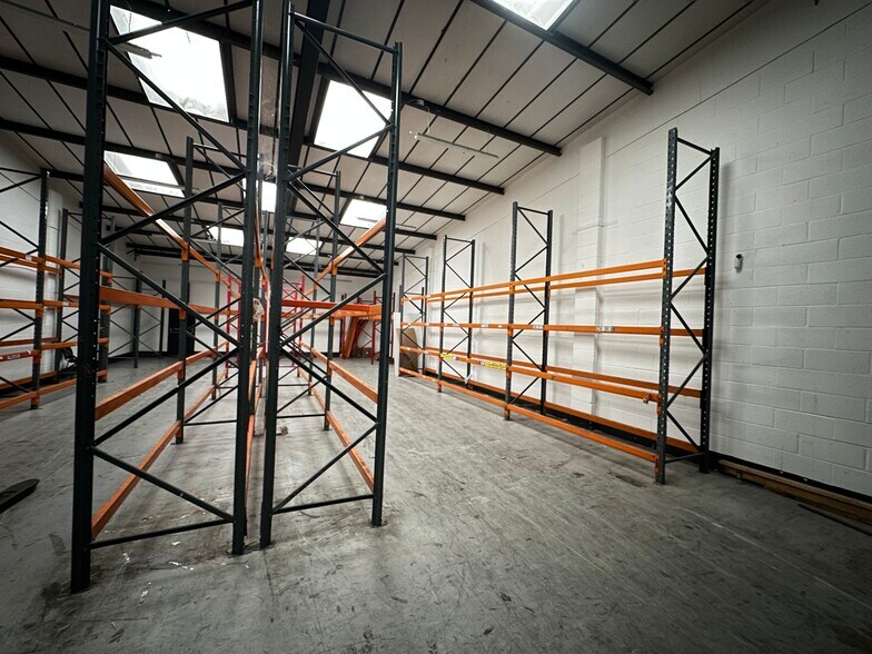 Church Rd, Hounslow for lease - Interior Photo - Image 3 of 5