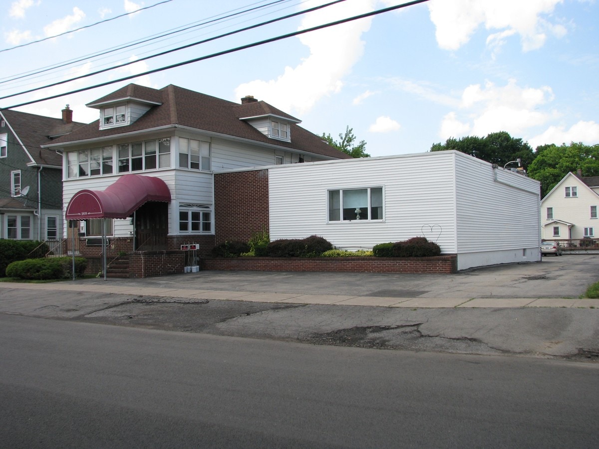 209 West Ave, East Rochester, NY, 14445 Funeral Home Property For