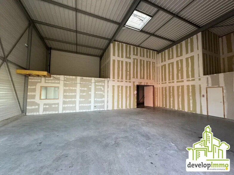 Flex in Ifs for lease - Interior Photo - Image 2 of 6