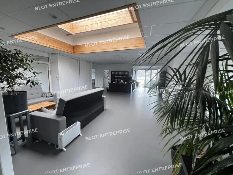 Office in Vertou for sale - Interior Photo - Image 1 of 11