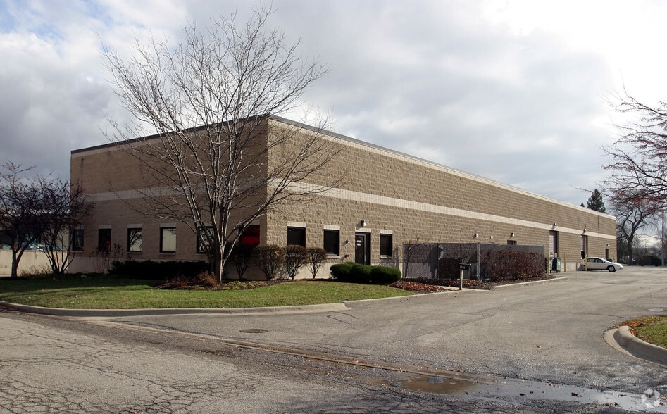 7526 Industrial Dr, Forest Park, IL for lease - Building Photo - Image 2 of 4