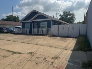 516 N Locust St, Denton, TX for lease Interior Photo- Image 2 of 3