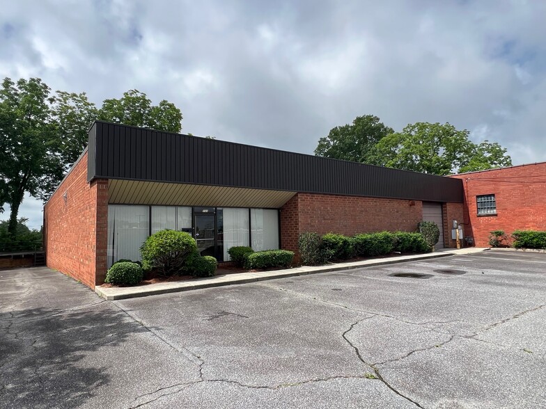 731 Main Ave SW, Hickory, NC for sale - Primary Photo - Image 1 of 1