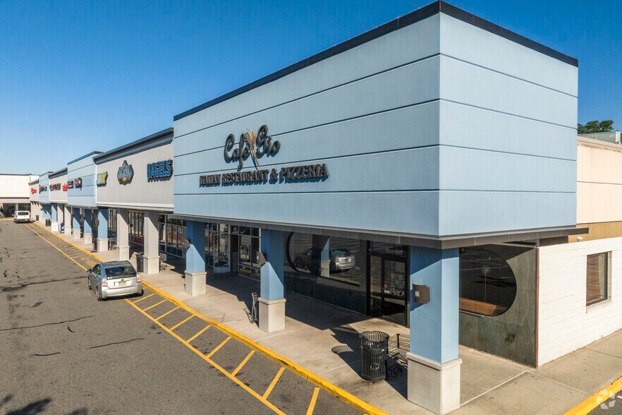 725-761 Sunrise Hwy, West Babylon, NY for sale - Primary Photo - Image 1 of 1