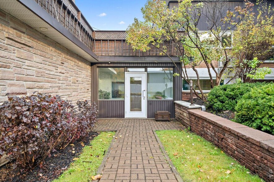 600Z-600AZ St Franchère, Laval, QC for sale - Primary Photo - Image 1 of 5