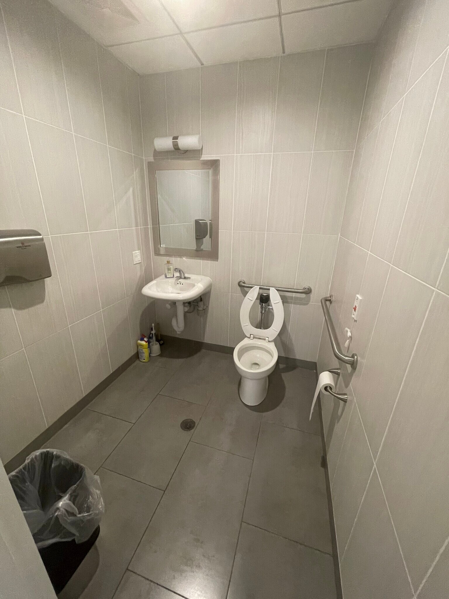 13668 Roosevelt Ave, Flushing, NY 11354 regular office, medical